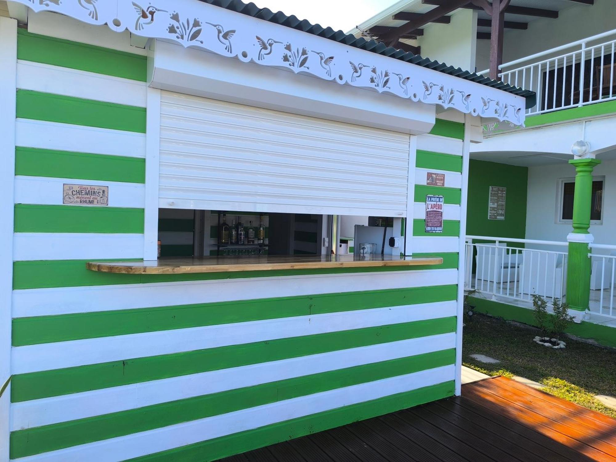 Villa Bebelos ปวงต์-นัวร์ ภายนอก รูปภาพ